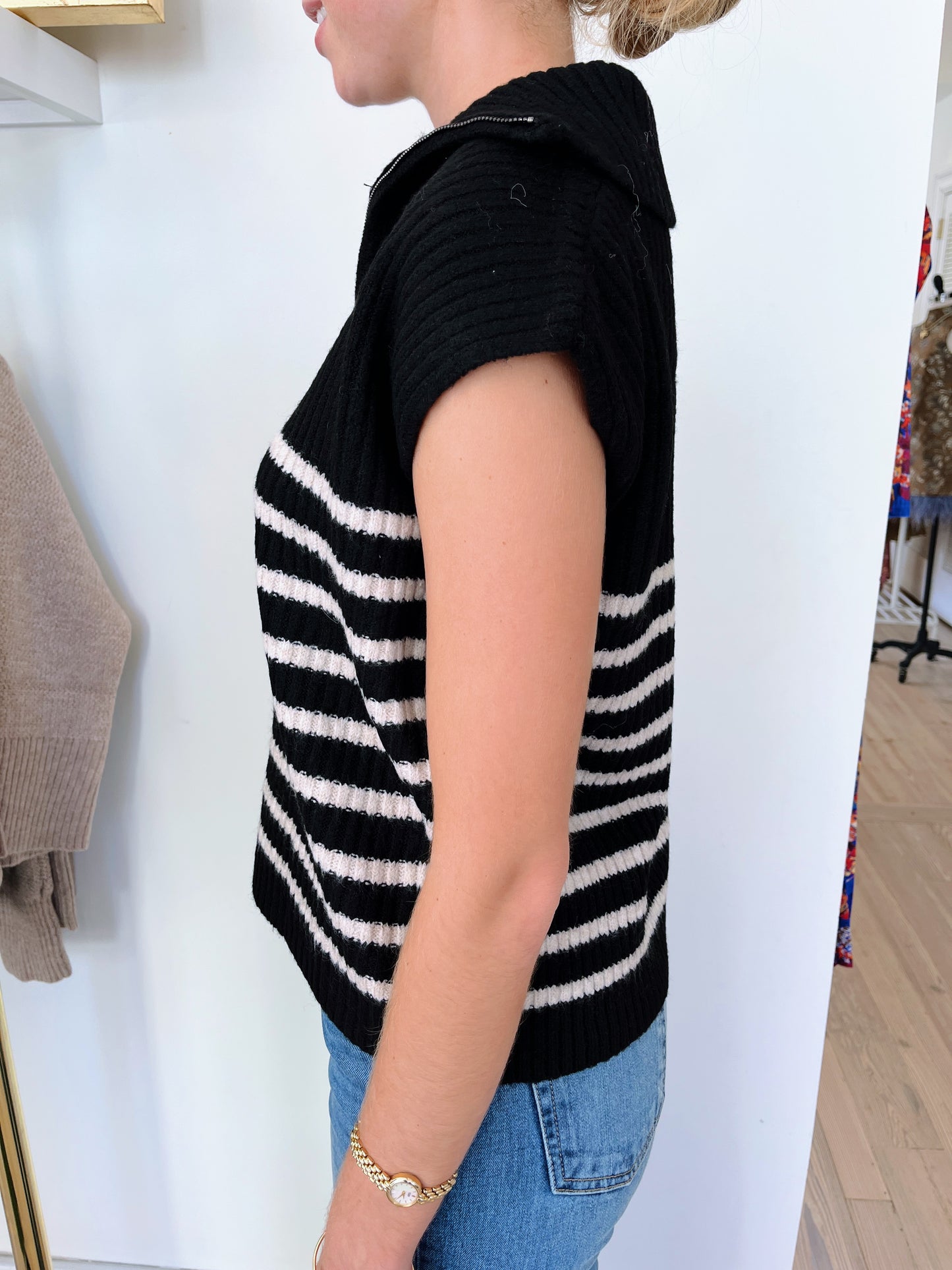 Black stripe sleeveless sweater